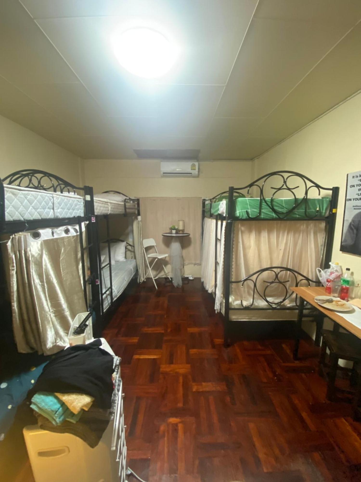 W District Guesthouse Bangkok Luaran gambar
