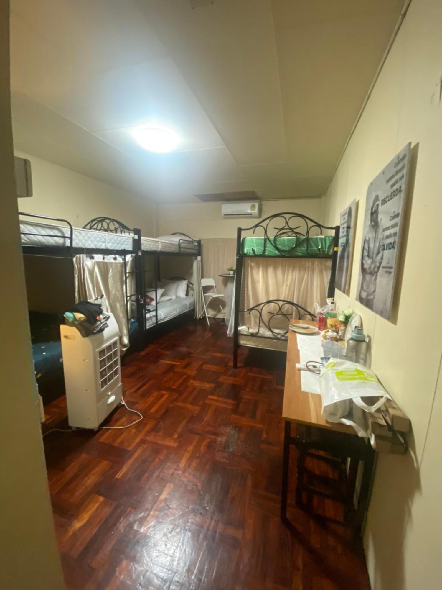W District Guesthouse Bangkok Luaran gambar